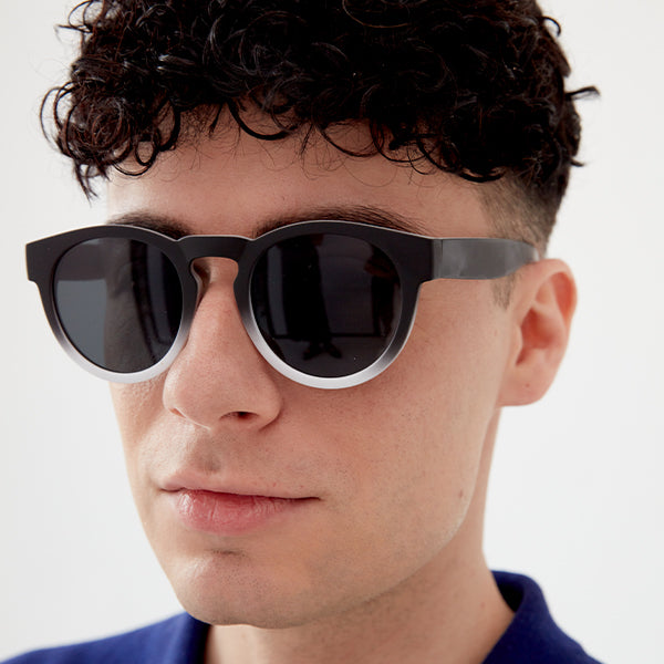 Black Round Sunglasses For Women - Chealsea Black & White - Sude Profile - TopFoxx - Model 2