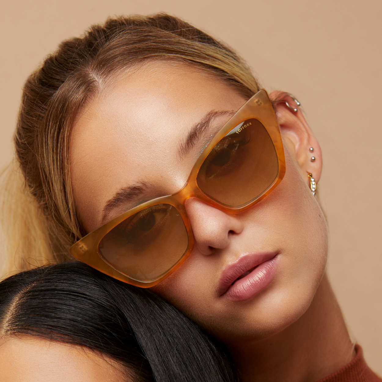 Sustainable Sunglasses for Women - Oversized Cat Eye Shades - Nature - Amber Fossils - Model 3 - TopFoxx
